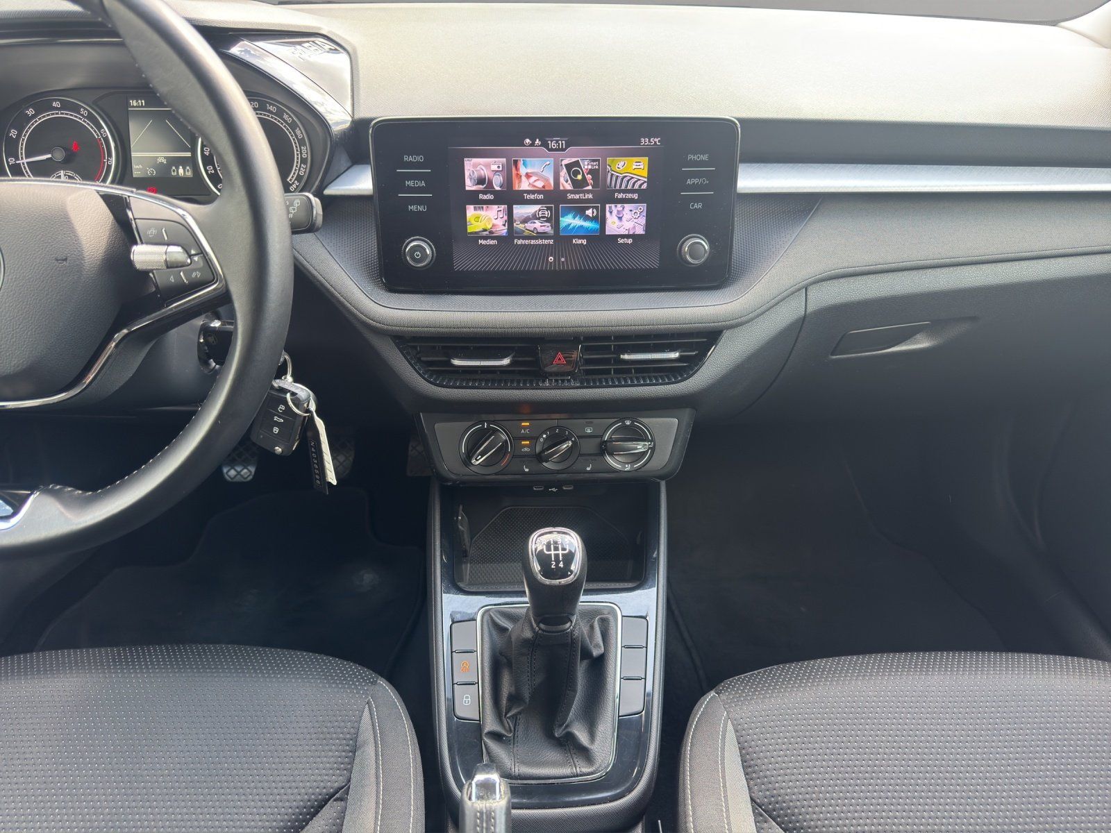 Fahrzeugabbildung SKODA Fabia 1.0 TSI Tour/SMART-LINK/PDC/LED/SHZ/