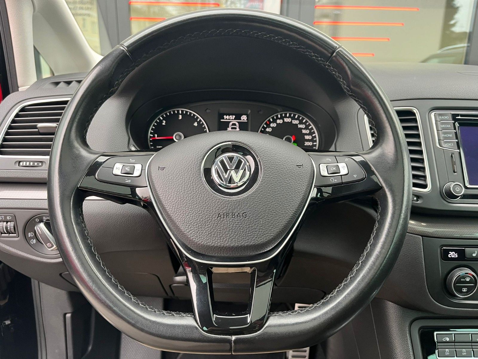Fahrzeugabbildung Volkswagen Sharan 2.0TDI Join 7.Sitzer*Pano*AHK*8x bereift*