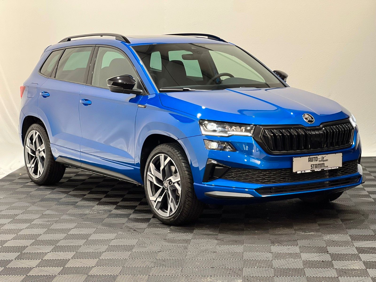 Fahrzeugabbildung SKODA Karoq Sportline 4x4 -Leder - AHK - Pano - Rfk