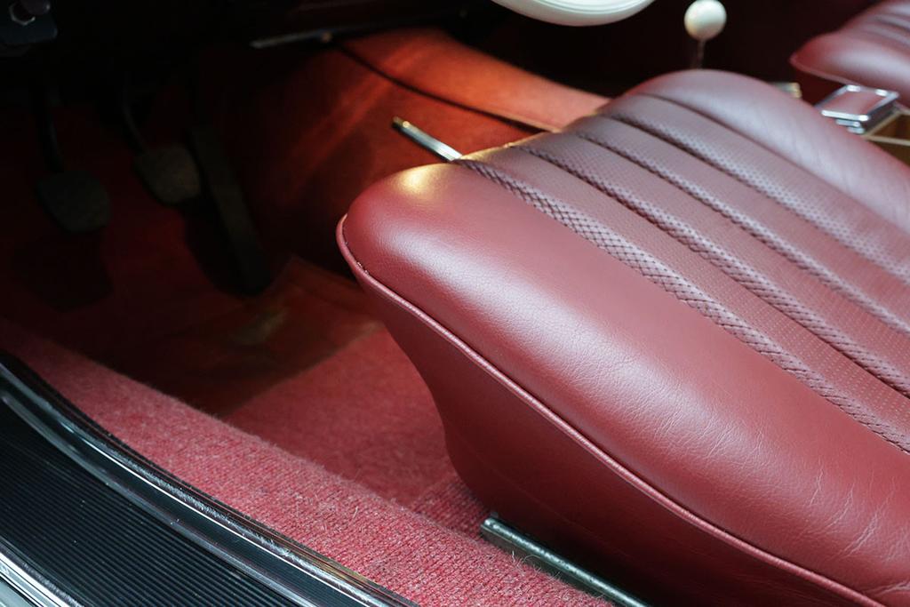 Mercedes-Benz SL 230