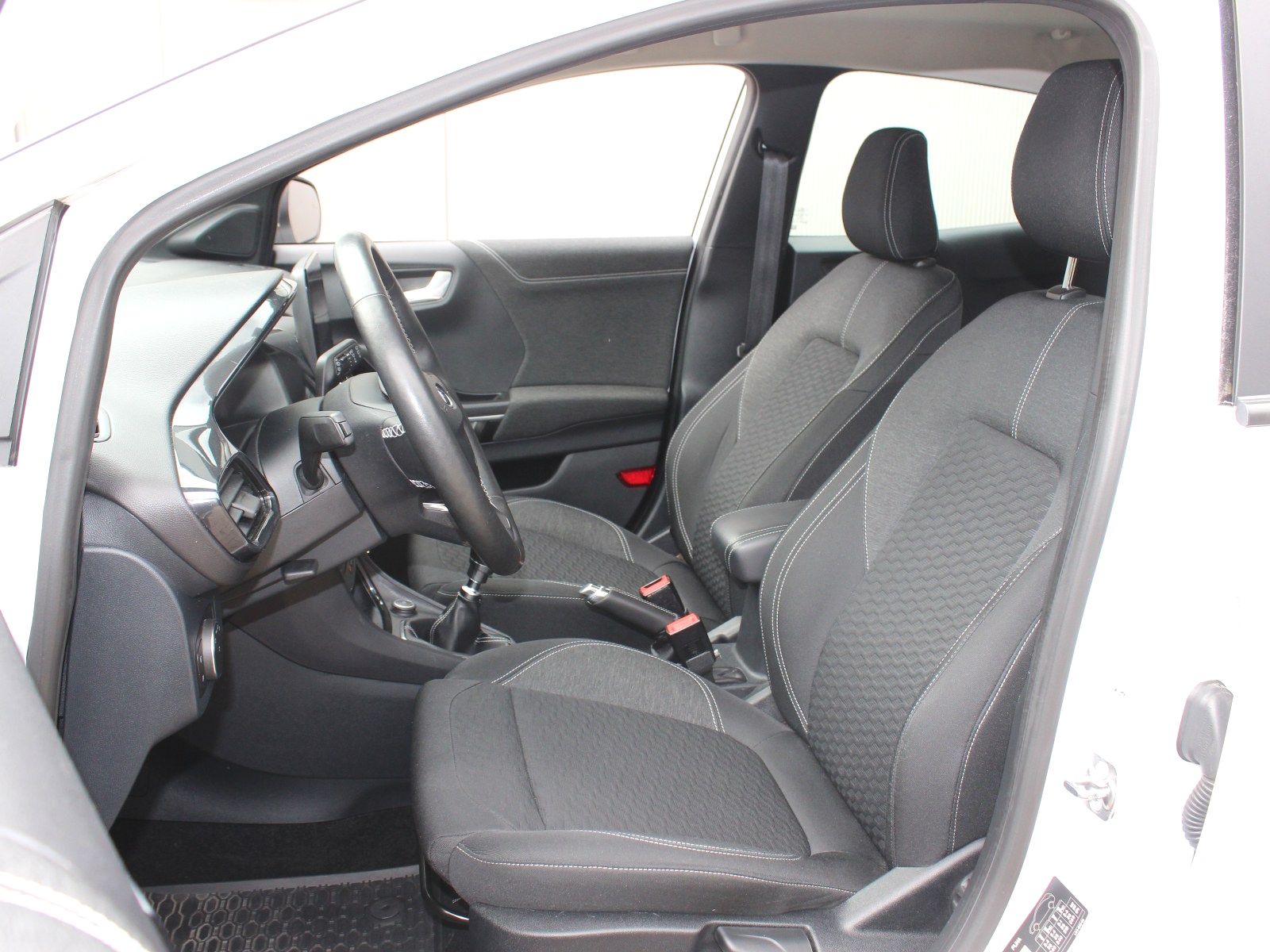 Fahrzeugabbildung Ford Puma Titanium 1,0 EcoBoost Mild Hybrid
