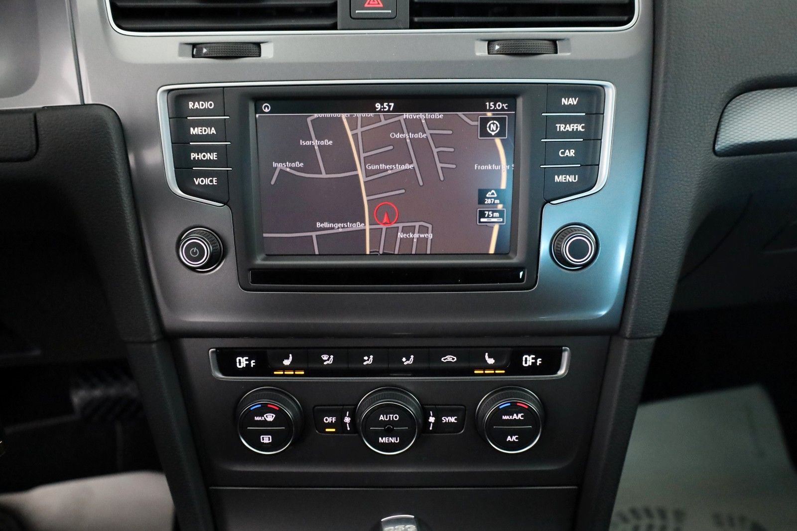 Fahrzeugabbildung Volkswagen Golf VII Lim. Lounge Navi,SH,PDC