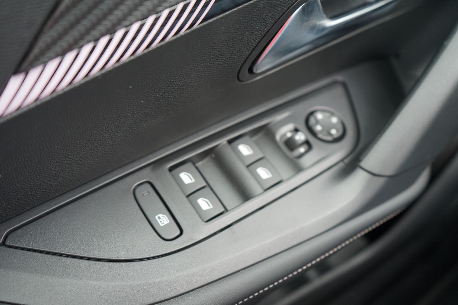 Peugeot 2008 PureTech 145 Aut. LED ACC Navi 360°