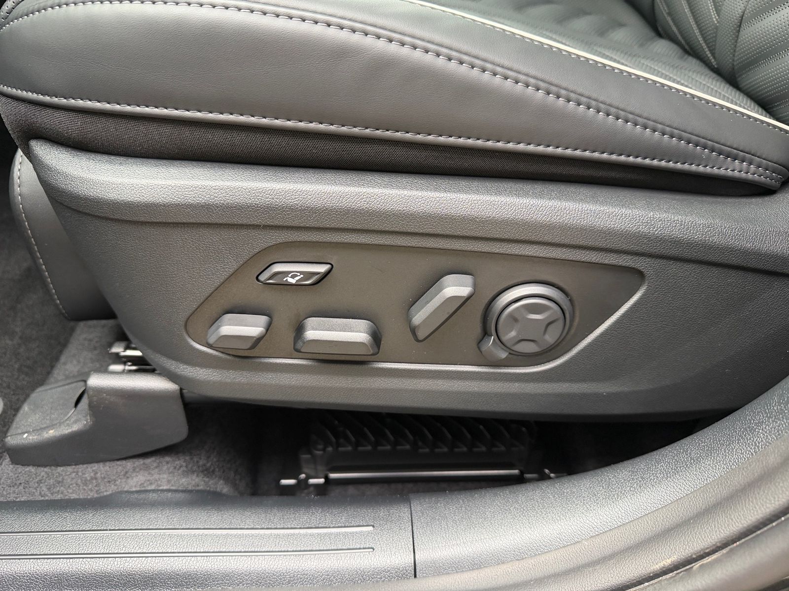 Fahrzeugabbildung Kia Sorento 2.2D AWD DCT8 PLAT 7 NAP PREM GD