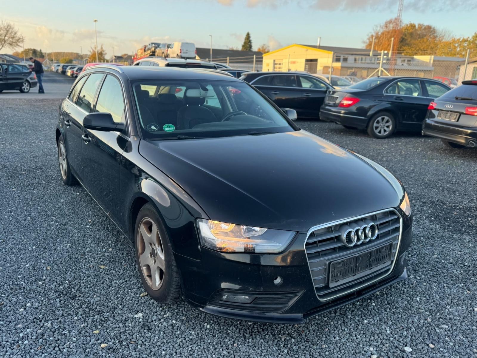 Audi A4 2013 — вигляд ззаду