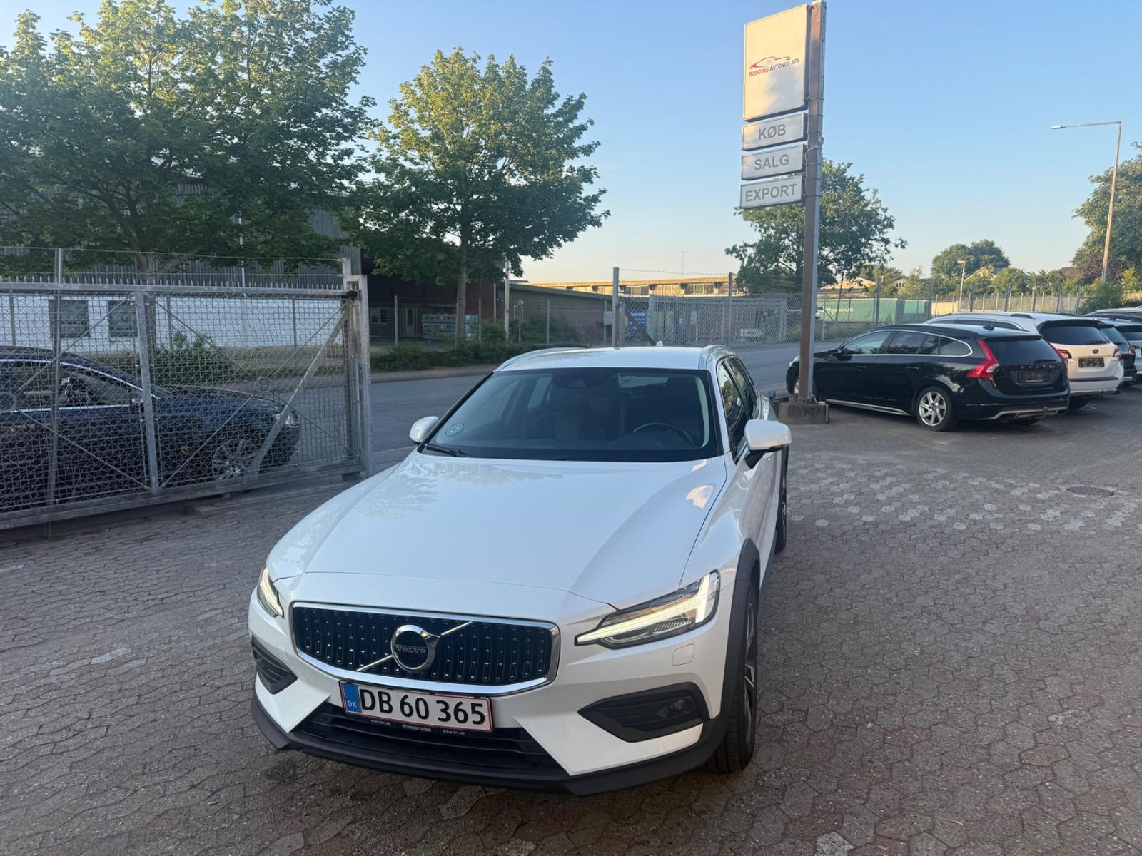 Volvo V60 Cross Country Pro AWD