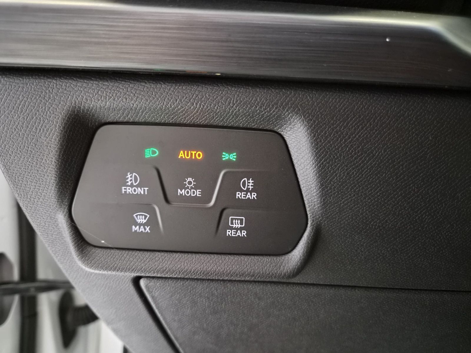 Fahrzeugabbildung CUPRA Leon VZ / PANO / LED / KAMERA / NUR 42TKM