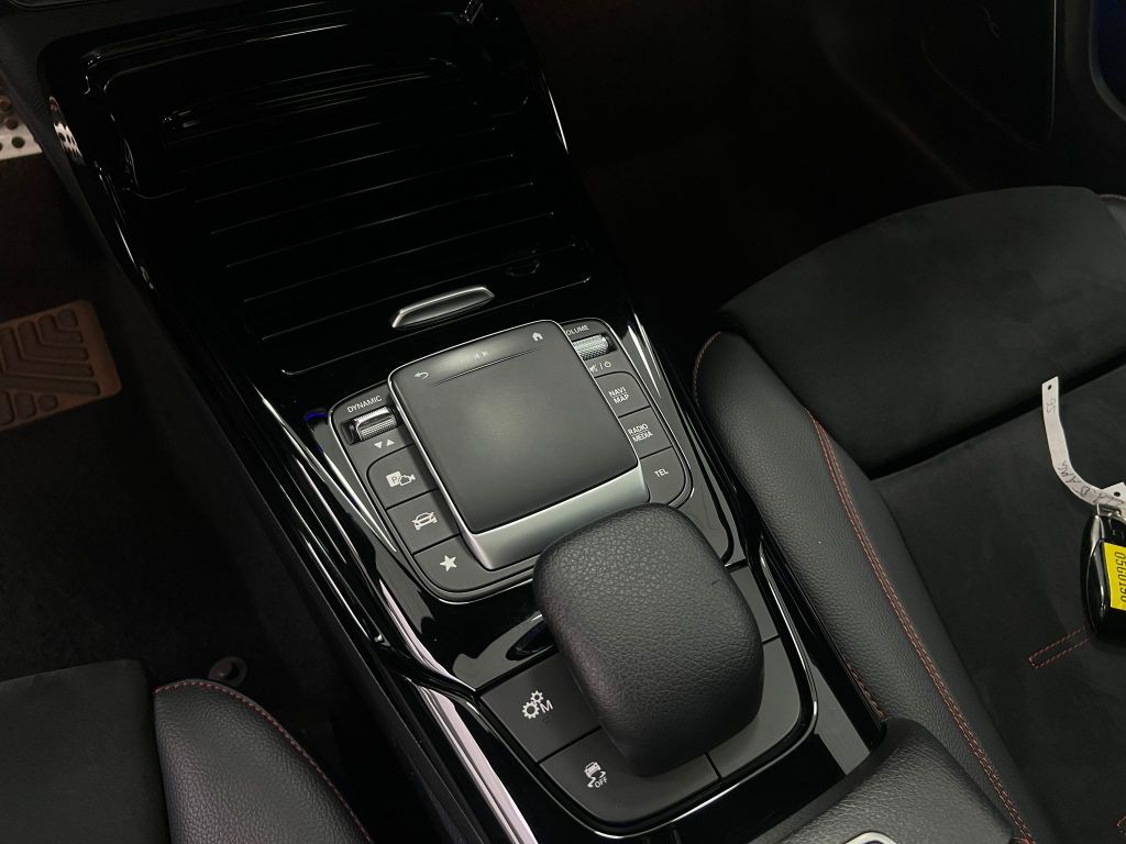 Mercedes-Benz CLA 35 AMG 4Matic*LED*PANO*BURMESTER*MBUX*KAM*