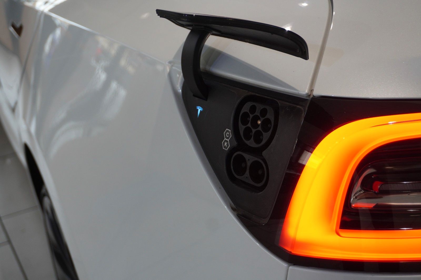 Fahrzeugabbildung Tesla Model 3 PERFORMANCE DUAL-MOTOR NAVI/LED/KAMERA