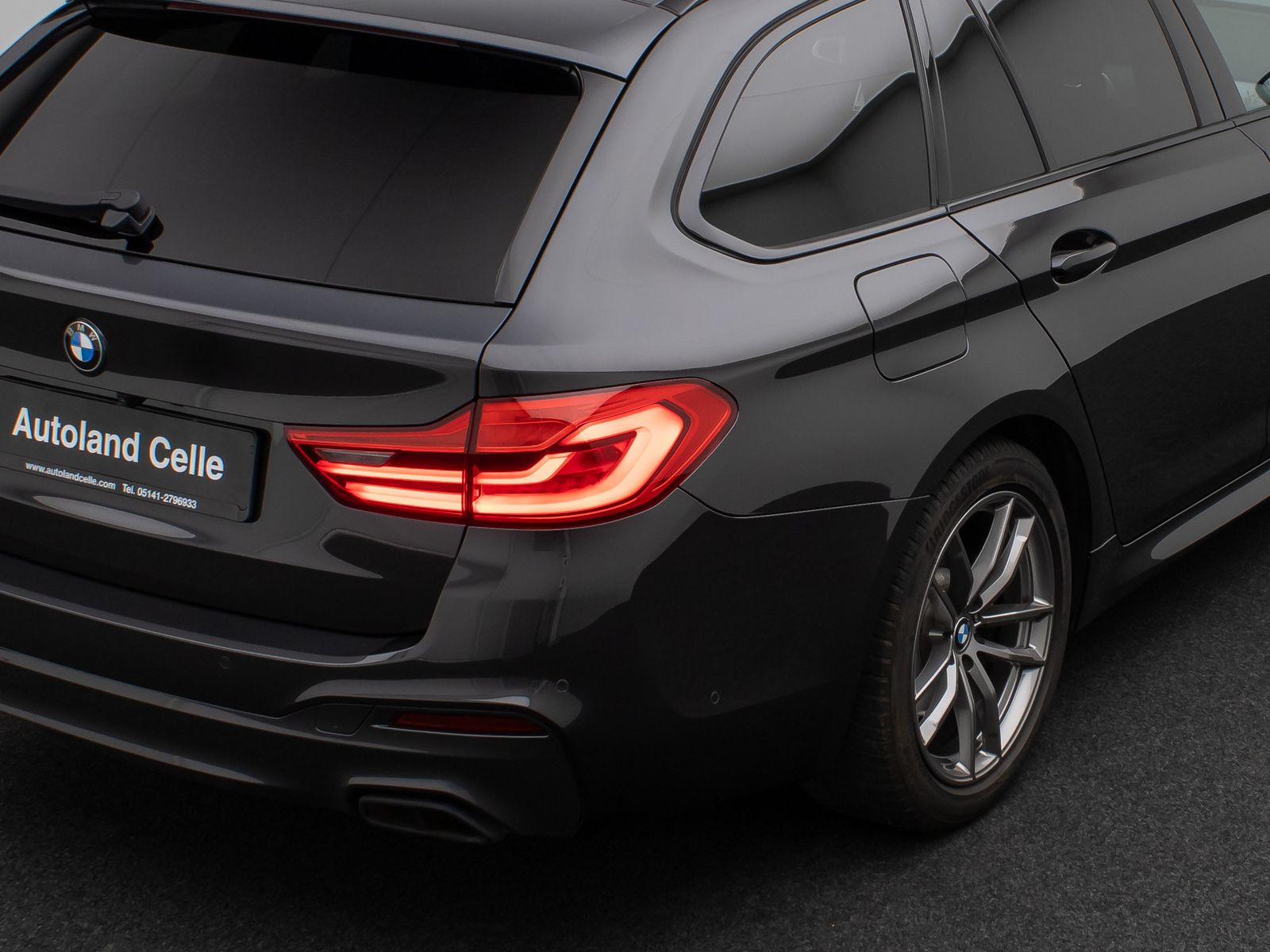 Fahrzeugabbildung BMW 520d M Sport Panorama 360° HUD HiFi AHK Komfort