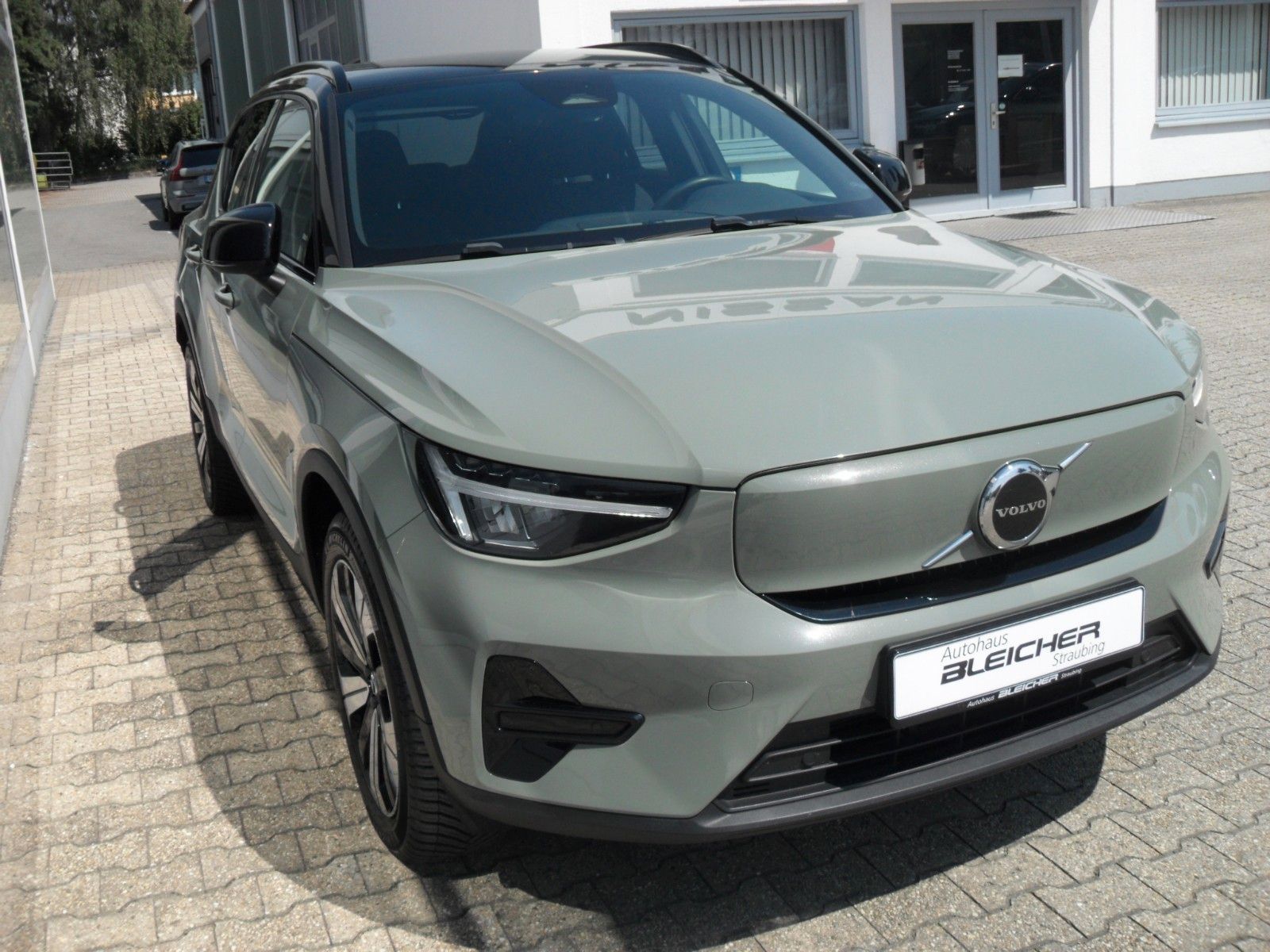 Fahrzeugabbildung Volvo XC 40 Plus Recharge Pure Electric 2WD |AHK | LED