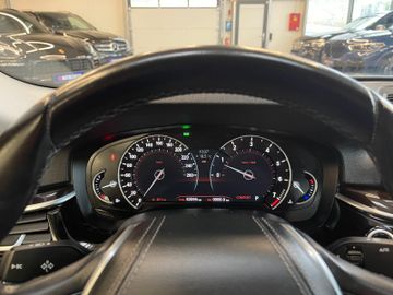 BMW 530 i xDrive *1.HAND*NAVI*TEMPO*SZHZ*AHK*PDC*