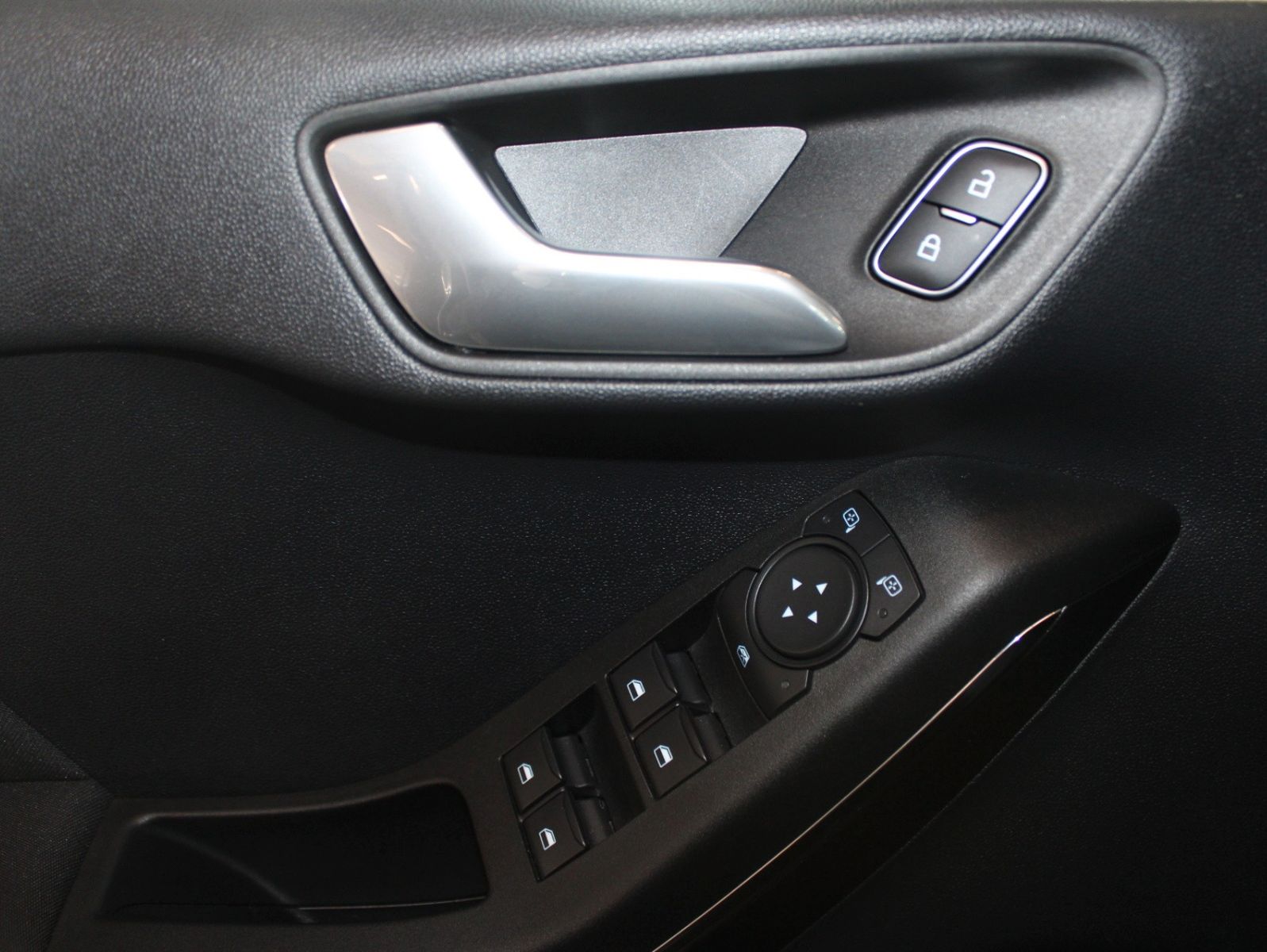 Fahrzeugabbildung Ford Fiesta Hybrid Active X LED ACC Winter + Park Pak