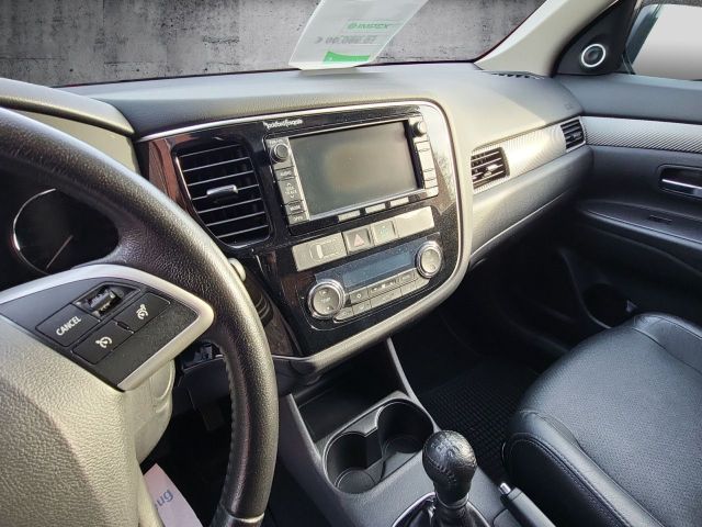 Outlander 2.2 DI-D ClearTec Instyle 4WD