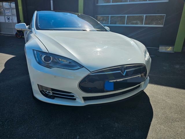 Tesla Model S 85