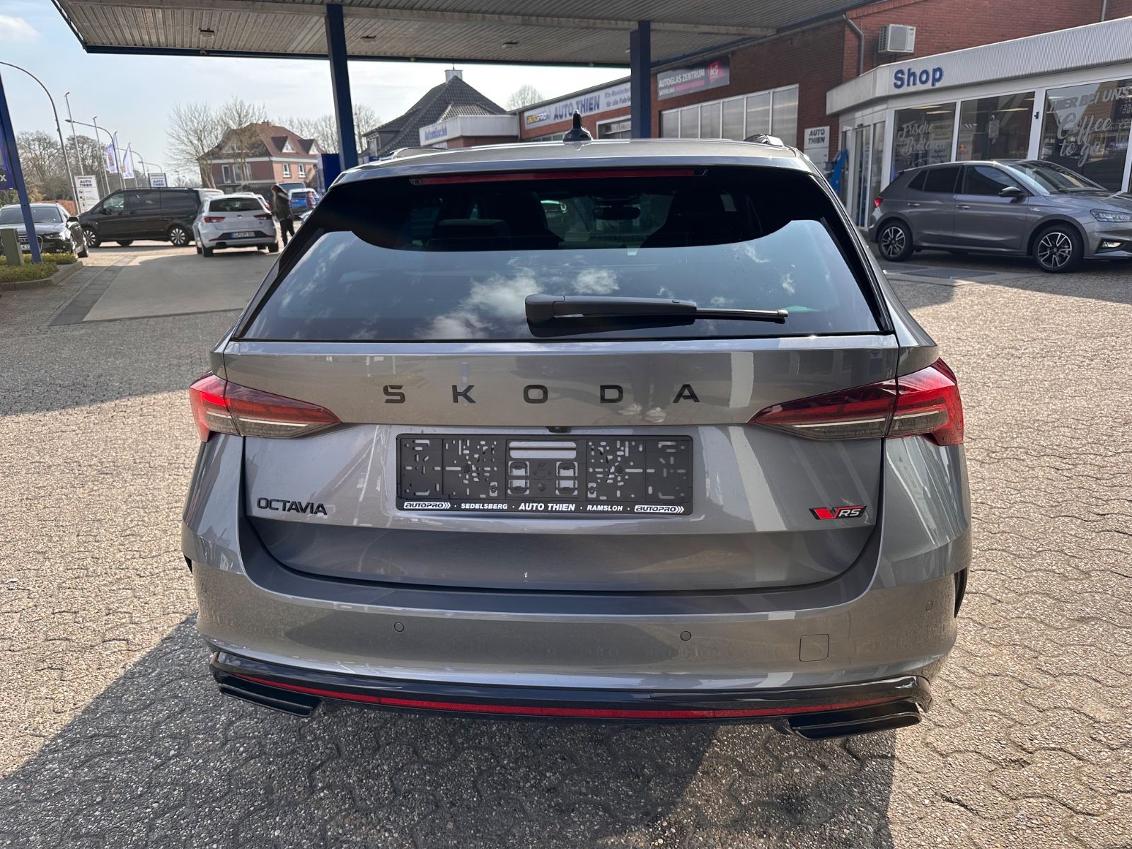 Fahrzeugabbildung SKODA Octavia Combi RS 2.0 TSI Matrix/Pano/Navi/ACC