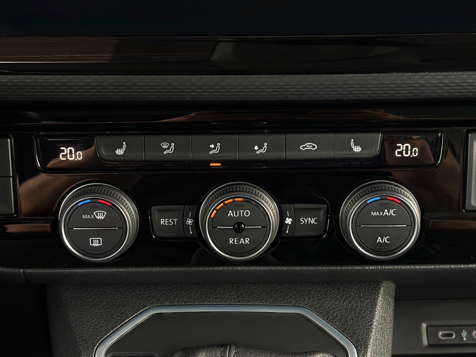 Fahrzeugabbildung Volkswagen T6.1 Multivan Highline Alcan. CAM ACC SHZ 3-Z KL