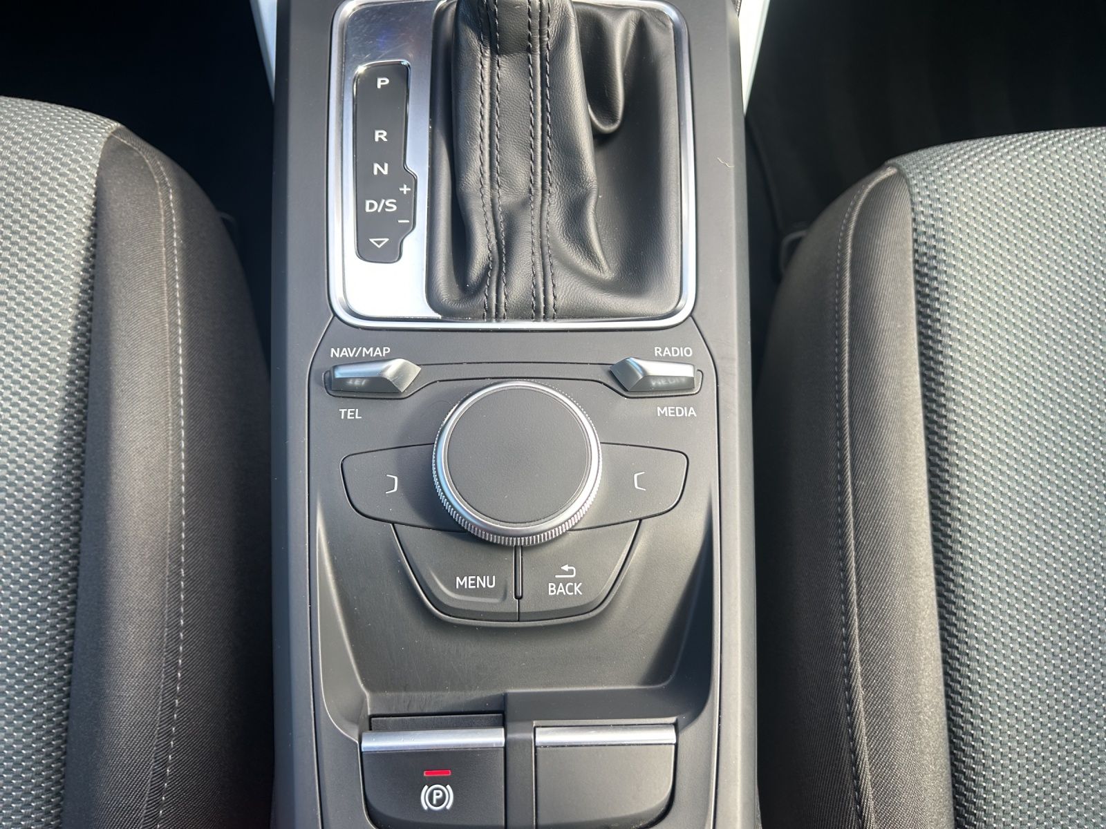 Fahrzeugabbildung Audi Q2 35 TFSI design S tronic LED NAVI SHZ GRA