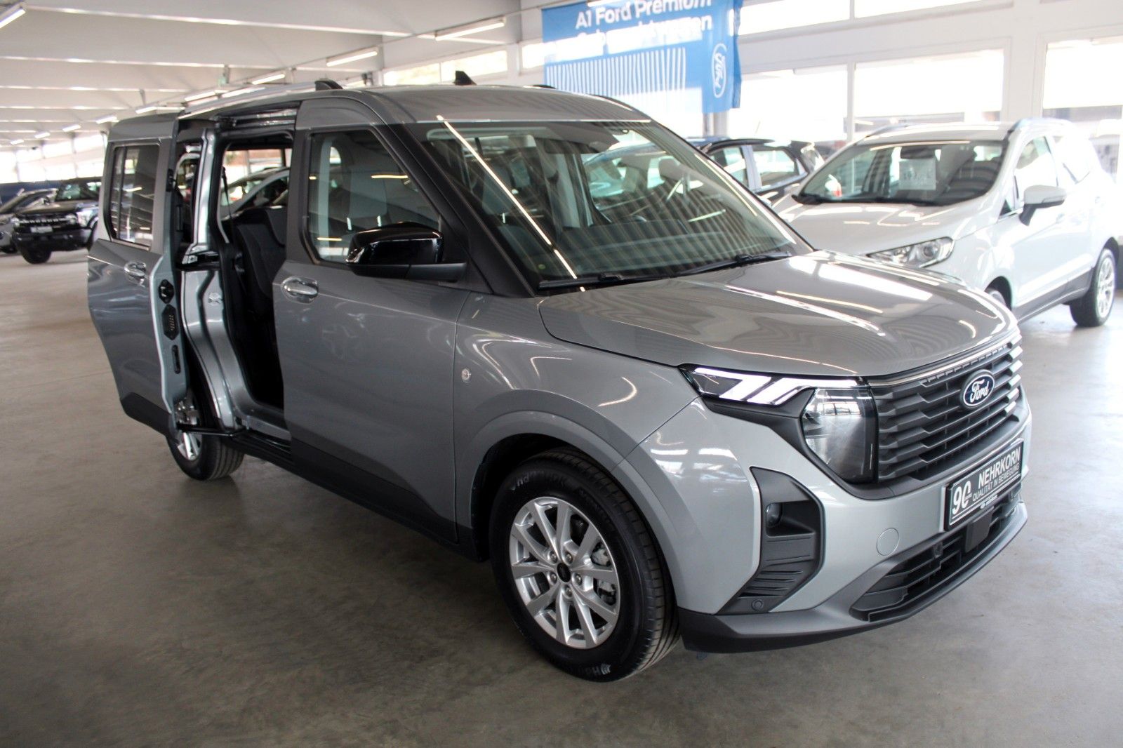 Fahrzeugabbildung Ford Tourneo Courier Titanium Automatik FahrerAssPak
