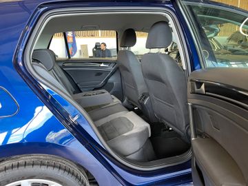 Volkswagen Golf VII Lim. Highline BMTStart-Stopp *AHK*LED*