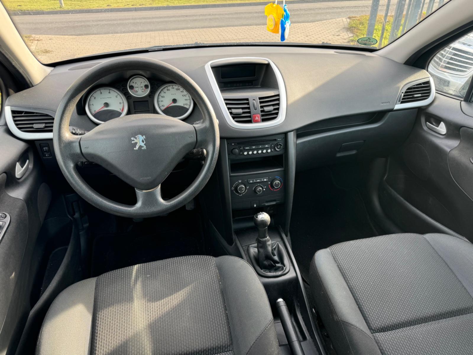 Peugeot 207 2010 — photo 8