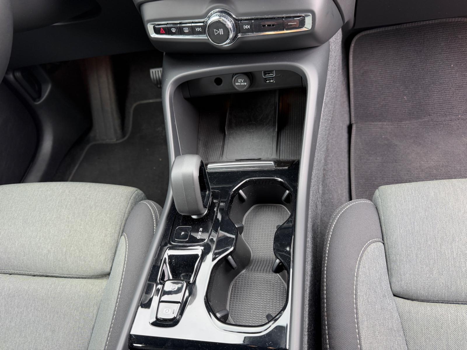 Volvo XC40 Plus Dark 2WD/Navi/Harman-Kardon