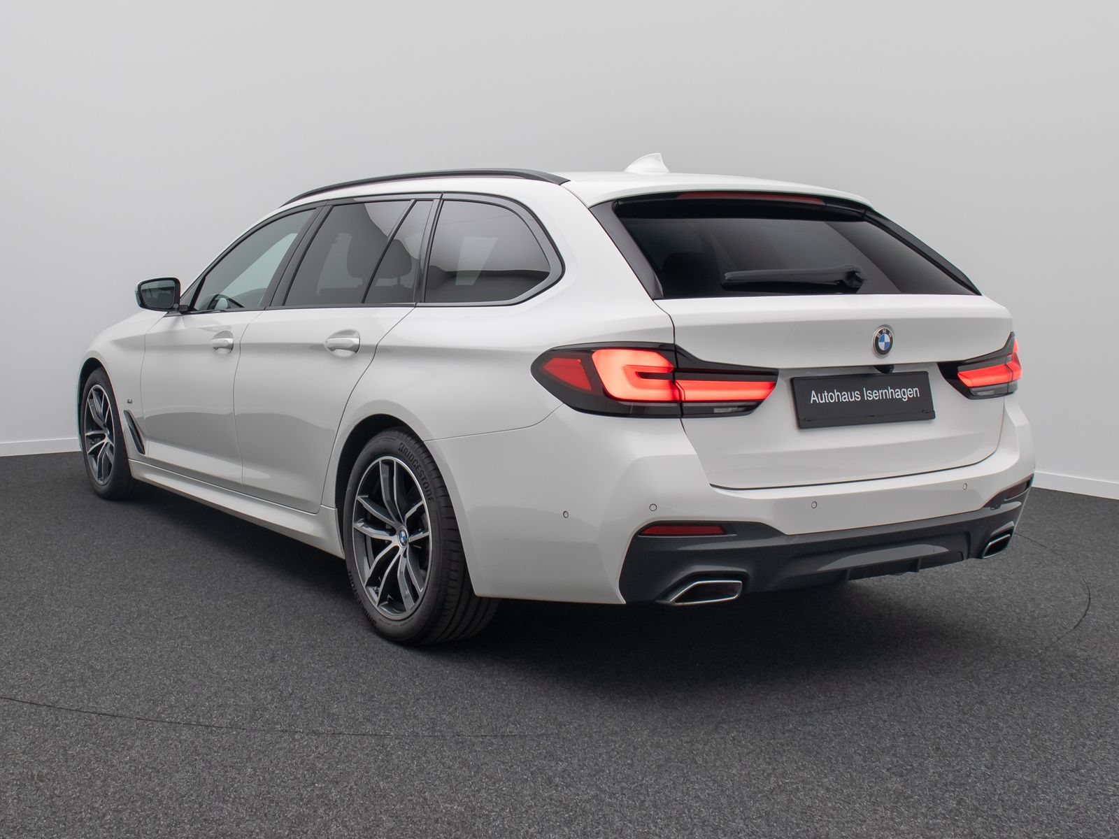 Fahrzeugabbildung BMW 520d M Sport Kamera HUD HiFi AHK Stop&Go Alarm