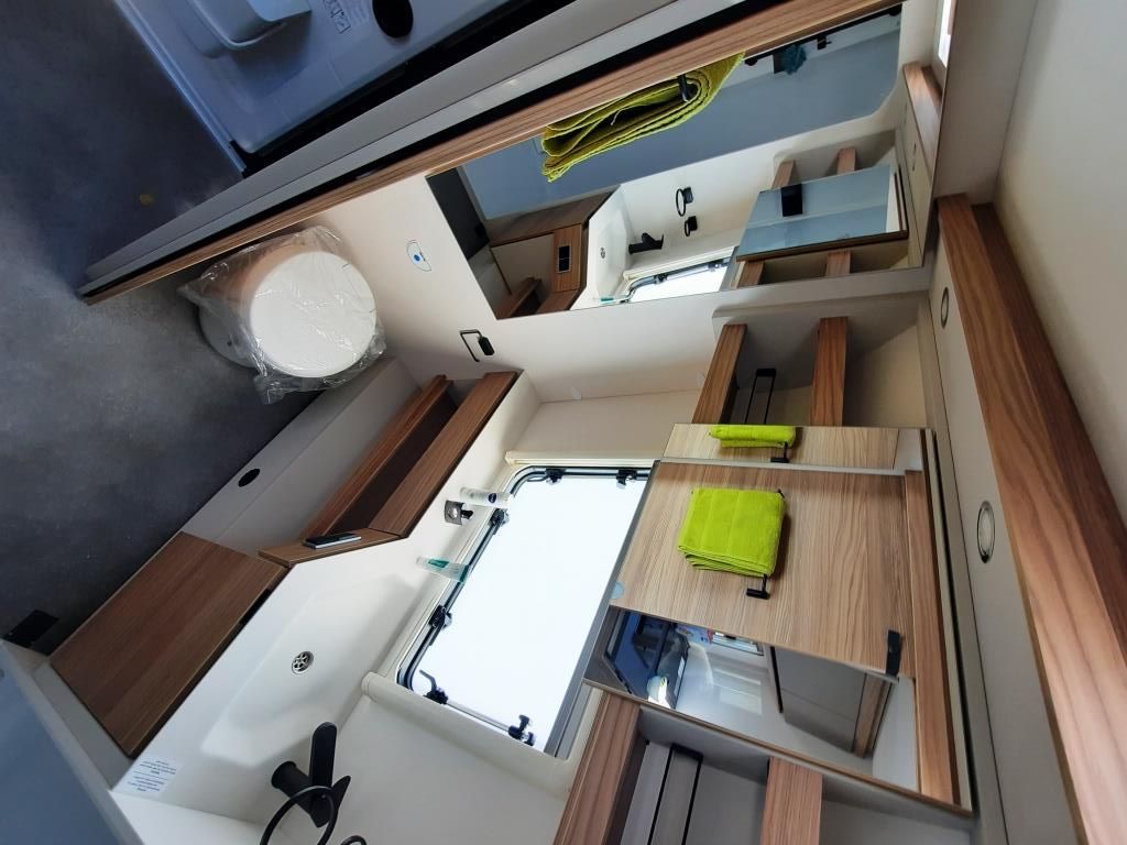 Fahrzeug Übersicht 13 Fahrzeugabbildung Dethleffs Nomad 490 EST Verfüg./Sparen Sie 8.882,- €