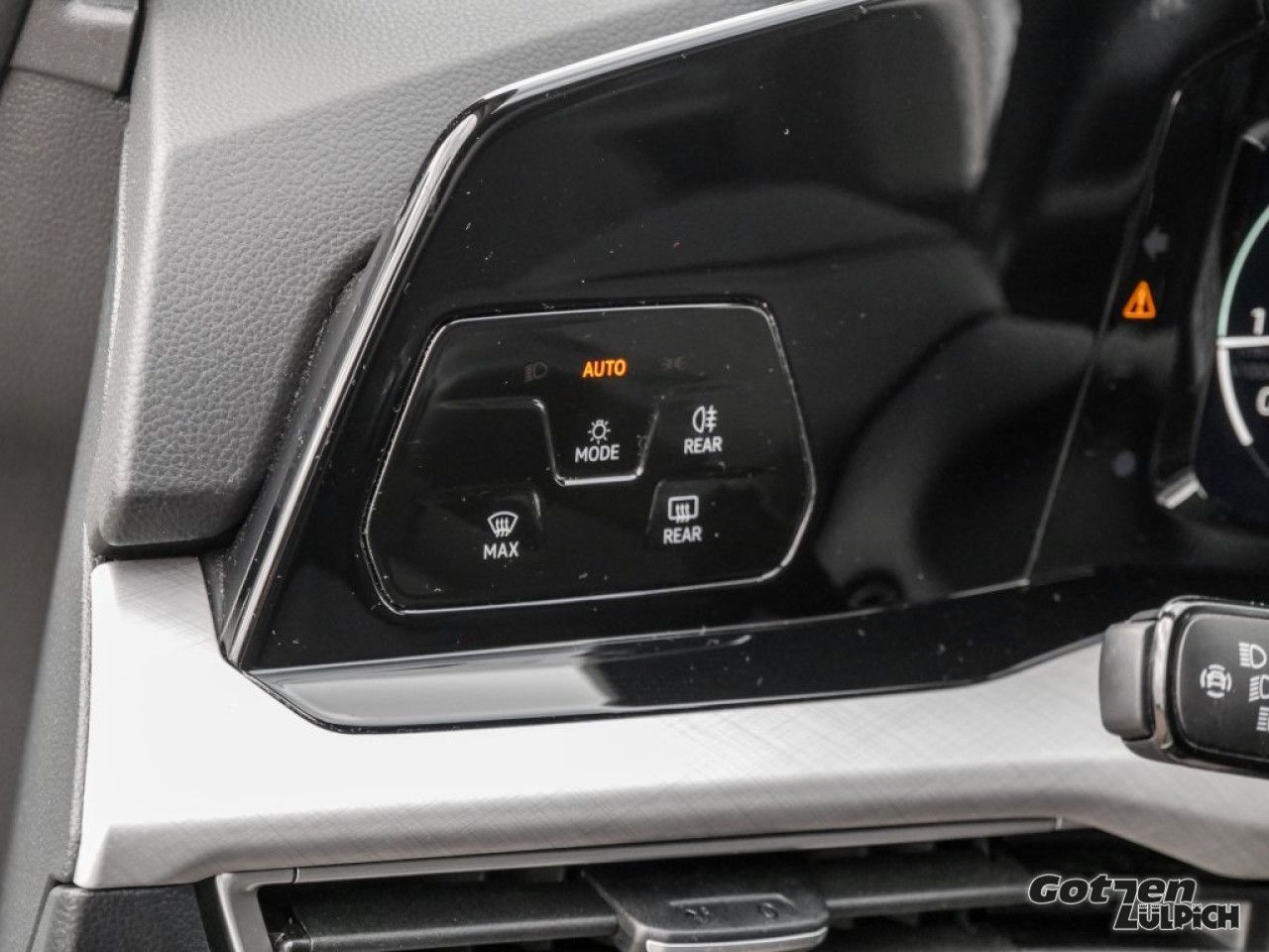Fahrzeugabbildung Volkswagen Golf VIII Variant Life 1.5 TSI Navi Winterpaket