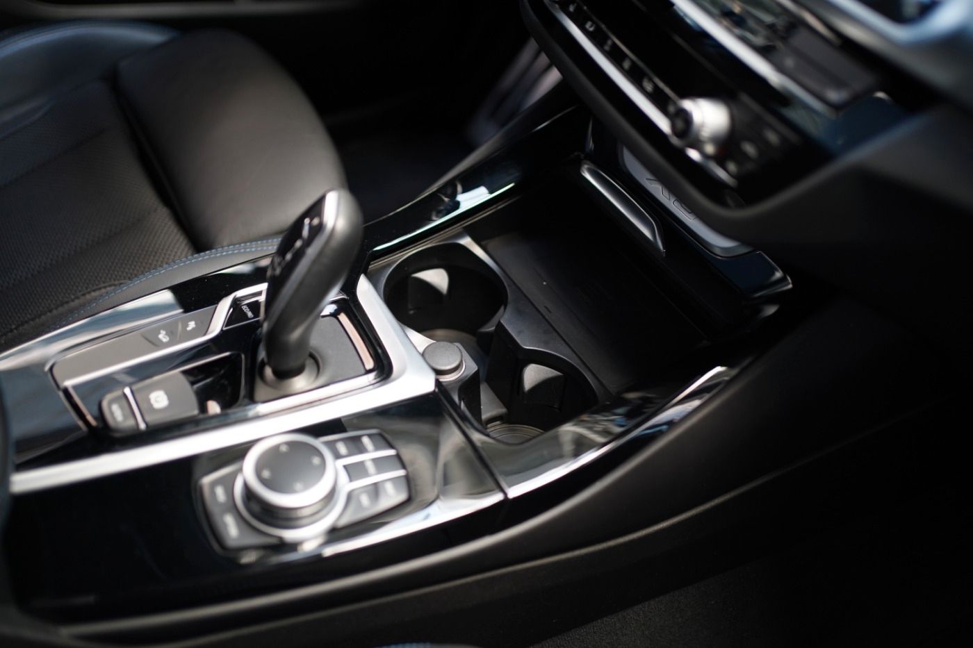 Fahrzeugabbildung BMW X3 20ix M Sport +AHK+ParkingAssis.+Live Cock.Plu