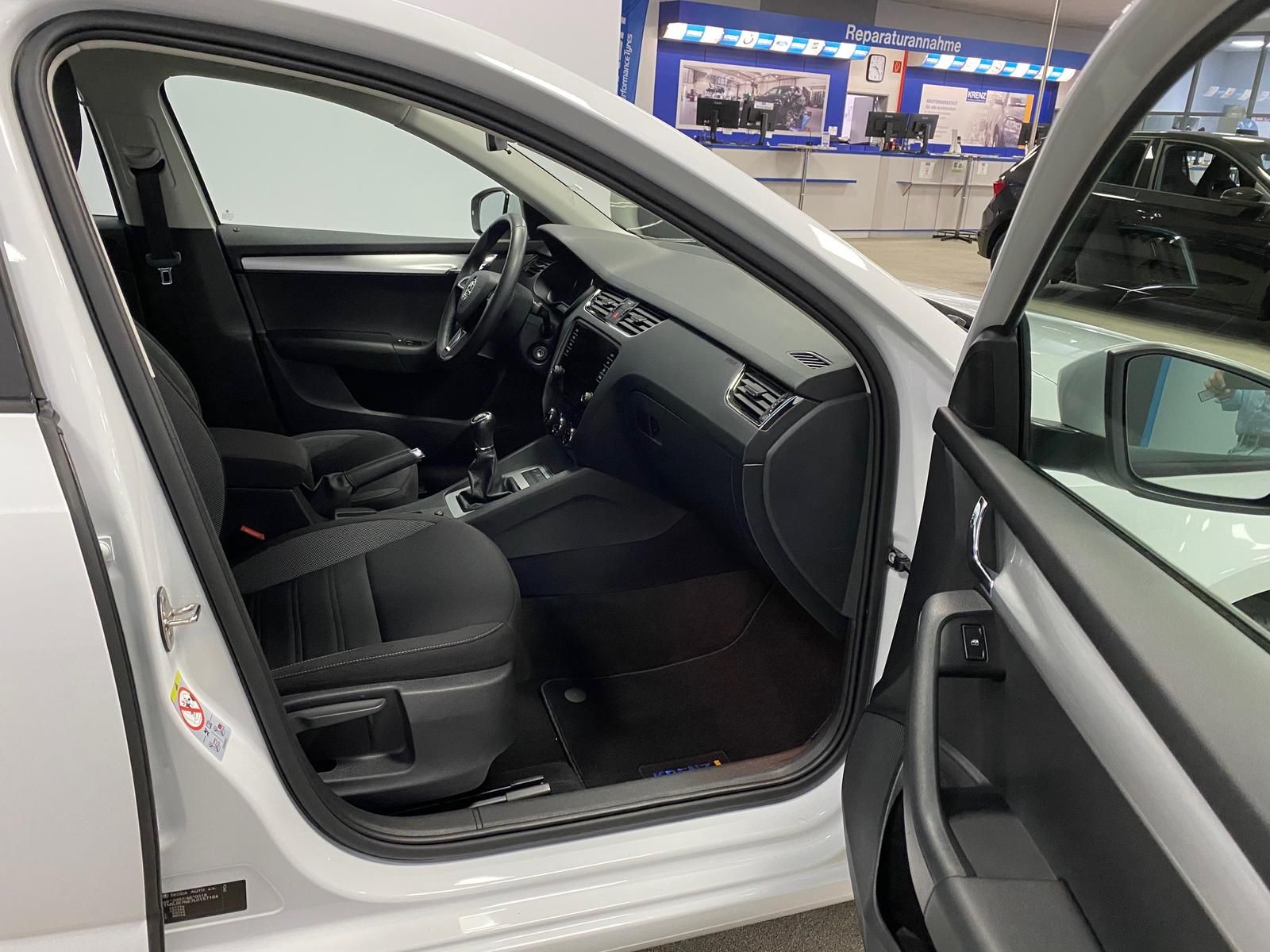 Fahrzeugabbildung SKODA Octavia Ambition 1.5 TSI APP+KLIMA+PDC+SITZHEIZ+