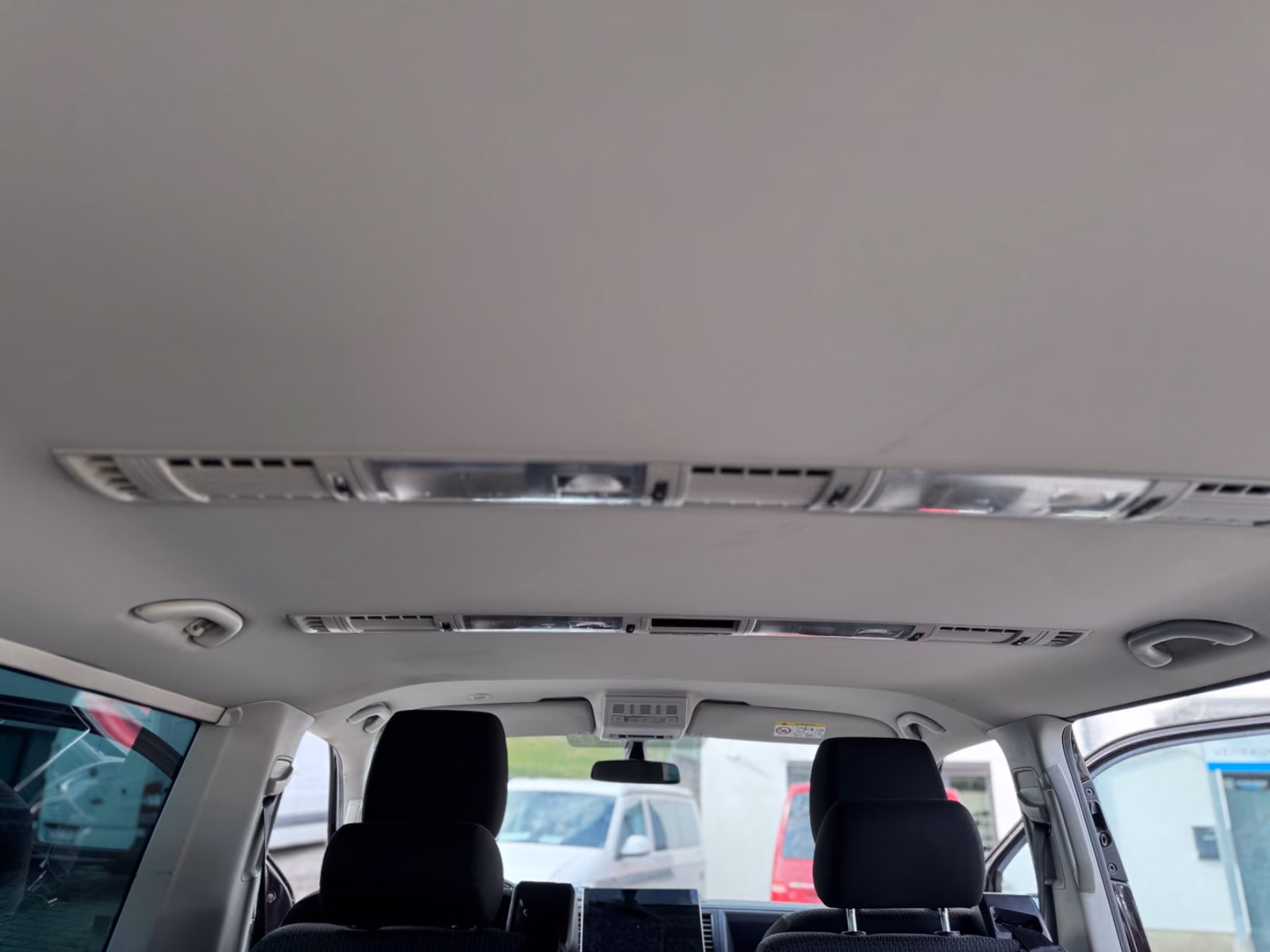 VOLKSWAGEN T6 MULTIVAN 2.0 TDI 150ch - LED - 7 Places - ATTELAGE - VOLANT EN CUIR
