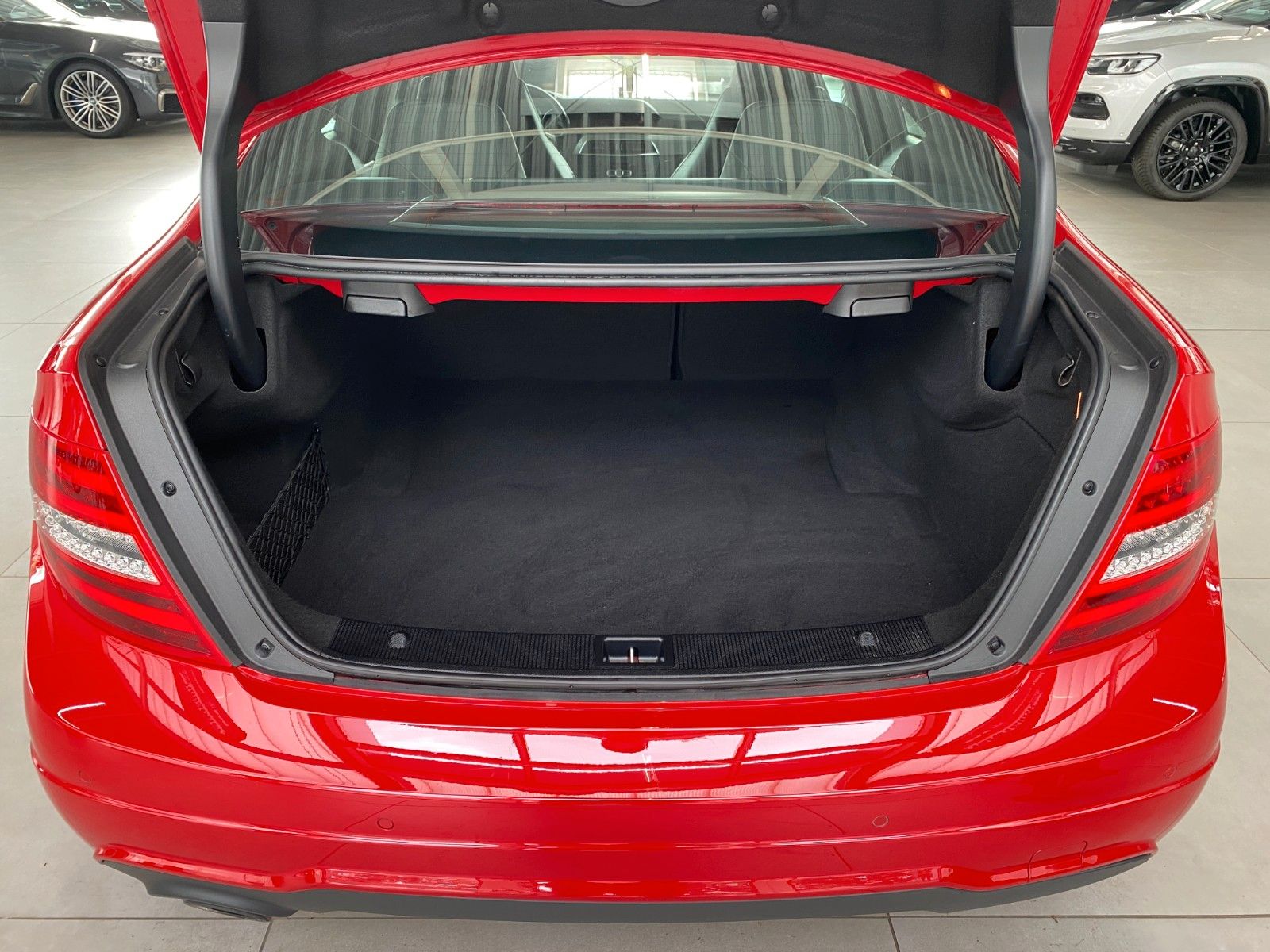 Fahrzeugabbildung Mercedes-Benz C 200 CGI Coupe "Navi Bi-Xenon AMG-Sportpaket "