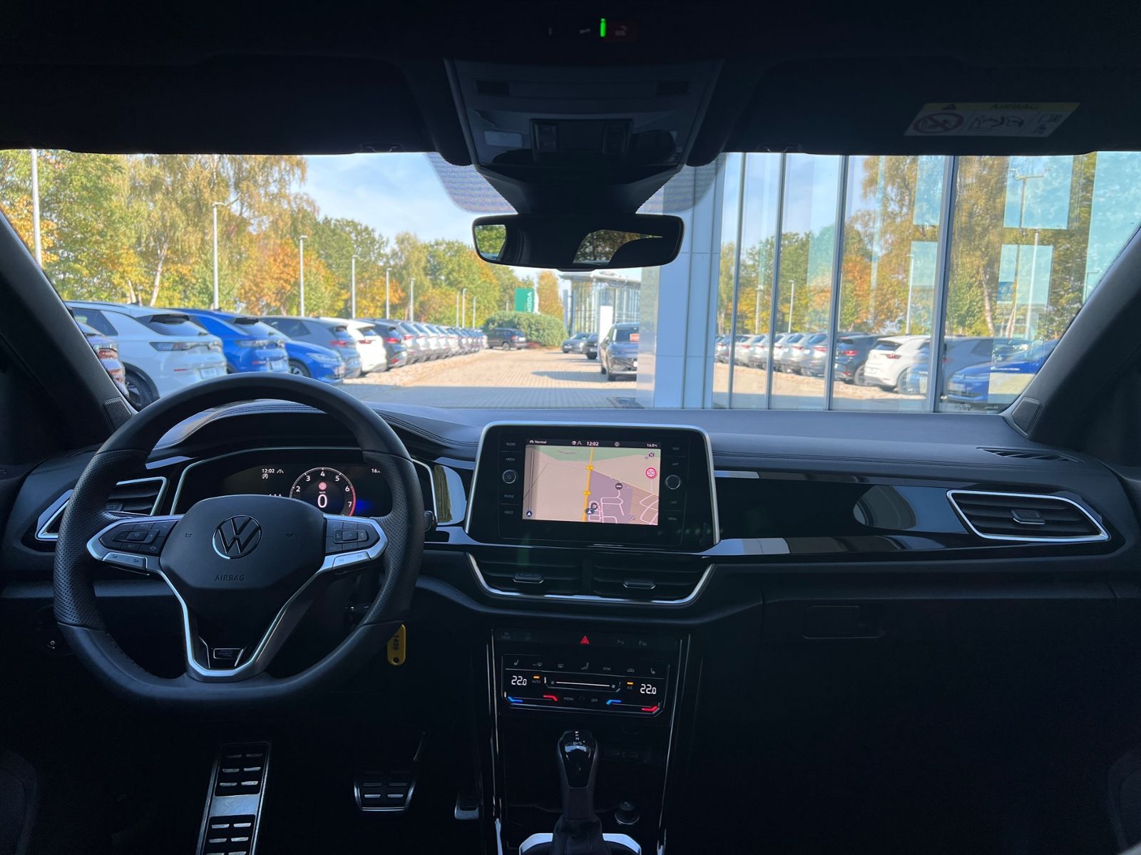 Fahrzeugabbildung Volkswagen T-Roc R-Line 1.5 TSI DSG *AHK, LED, Navi, Kamera