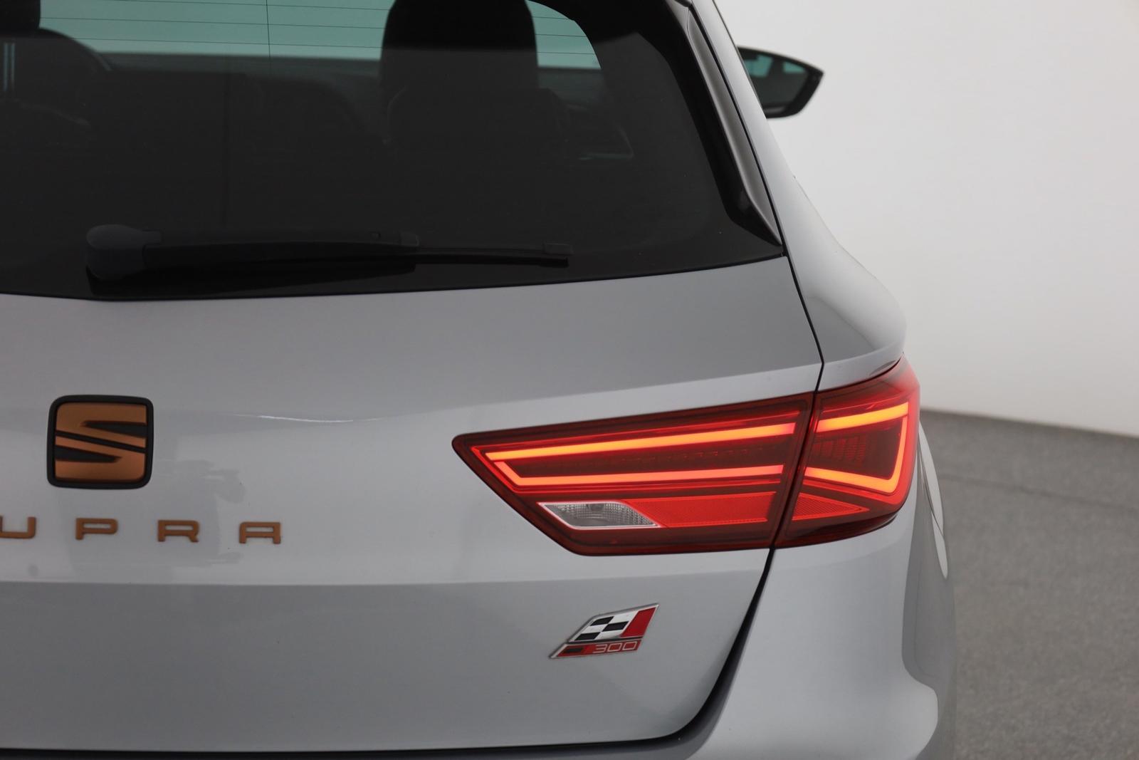Seat Leon ST 2.0 TSI DSG Cupra 300 LED Navi Tempomat