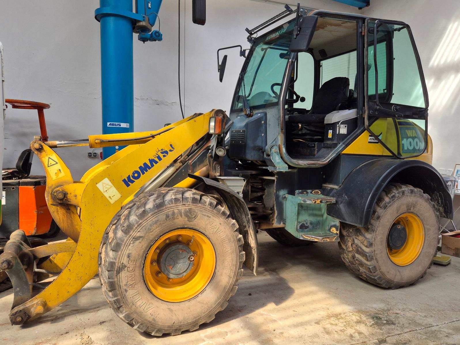 Komatsu WA100 M-5