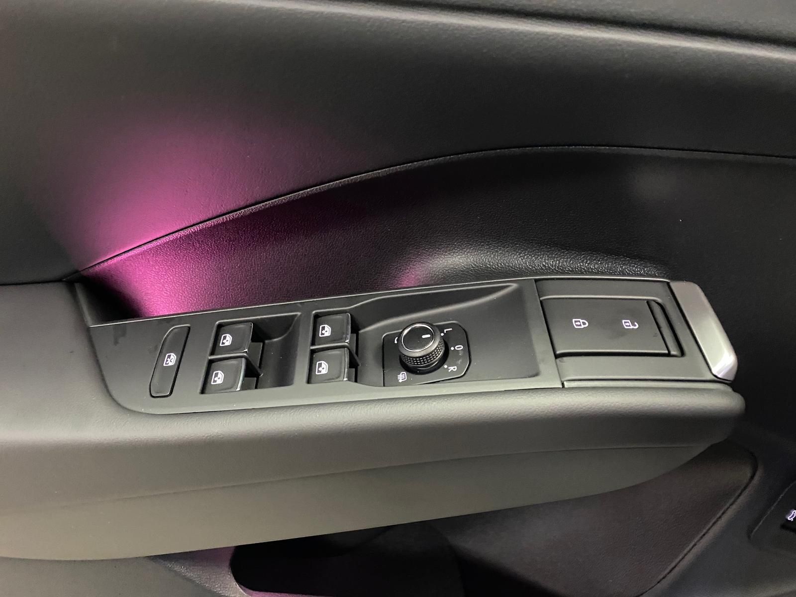 Fahrzeugabbildung Volkswagen T-Roc 1.5 eTSI R-Line NEUES MODELL AHK+ACC+KAMER