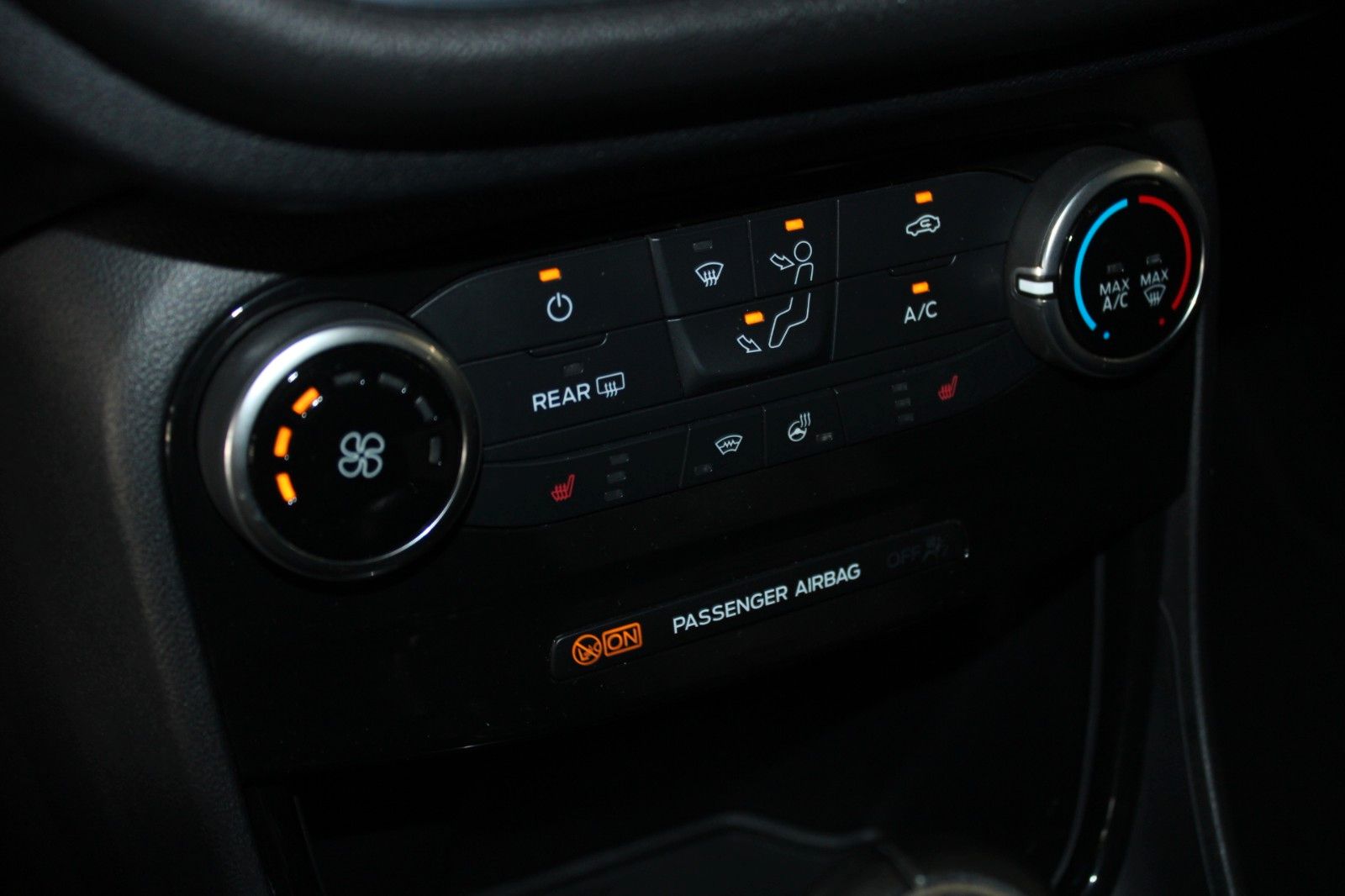 Fahrzeugabbildung Ford Puma MHEV Titanium LED NAVI AHK WinterPaket 1.Hd