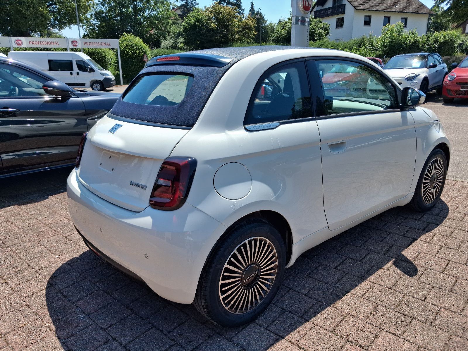 Fahrzeugabbildung Fiat 500C Dolcevita Cabrio Hybrid