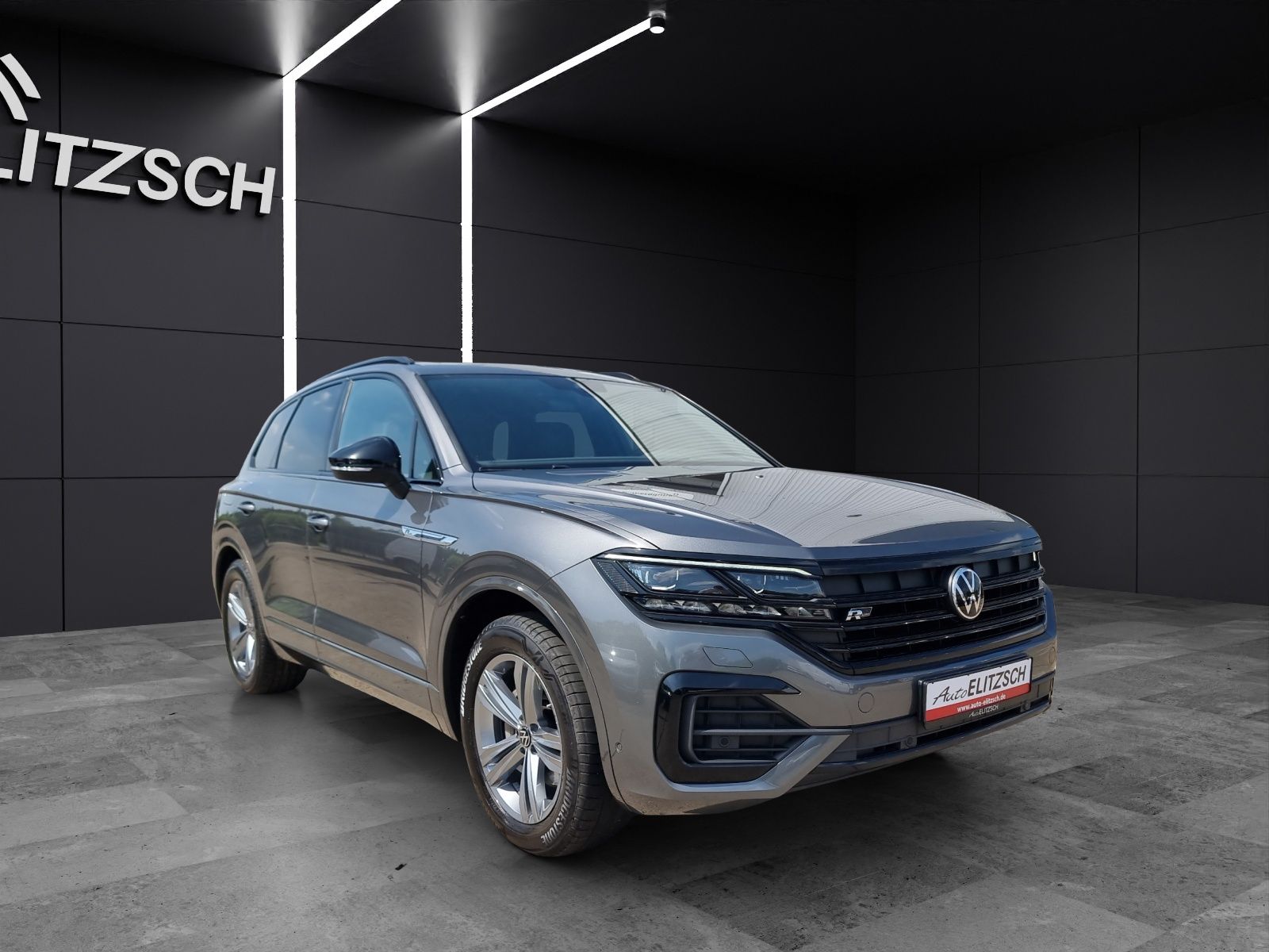 Fahrzeugabbildung Volkswagen Touareg TDI R-Line 4M Matrix STH Luft Pano RFK A