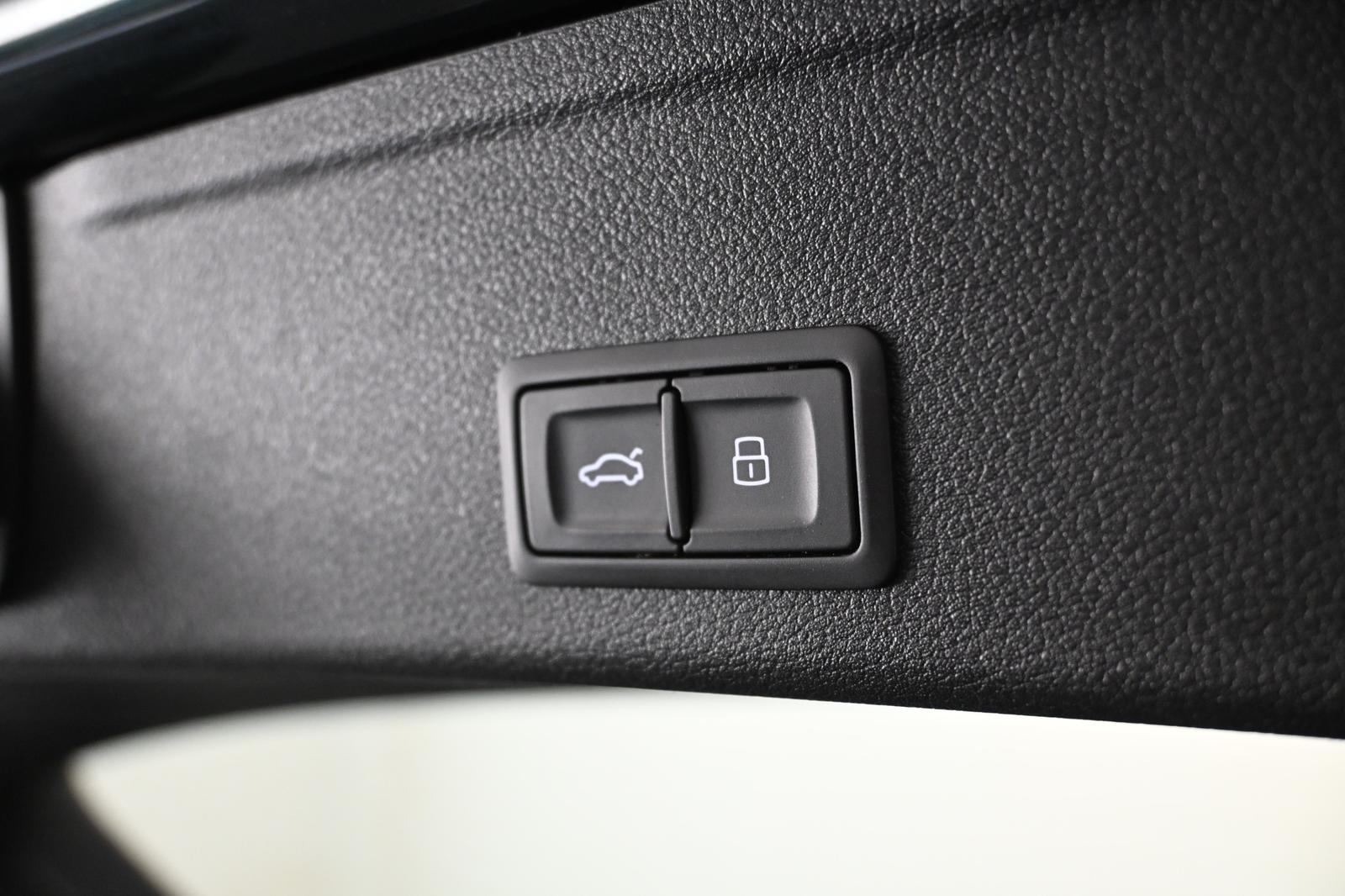 Audi A4 quattro*LED*ST-HEIZ*AHK*VIRTUAL*KEYLESS*B&O