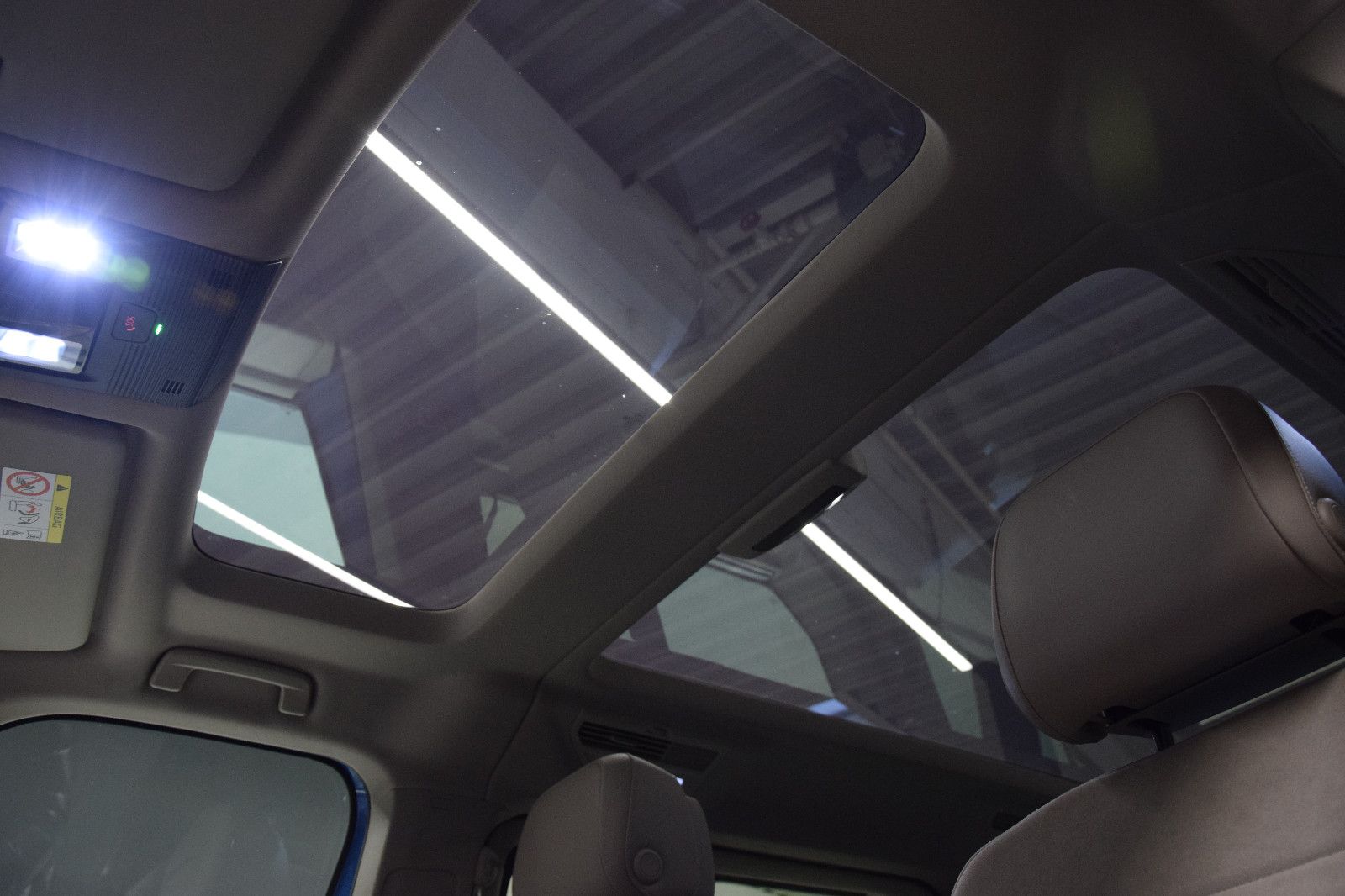 Fahrzeugabbildung Volkswagen T7 Multivan Style DSG Pano vis-a-vis Matrix AHK