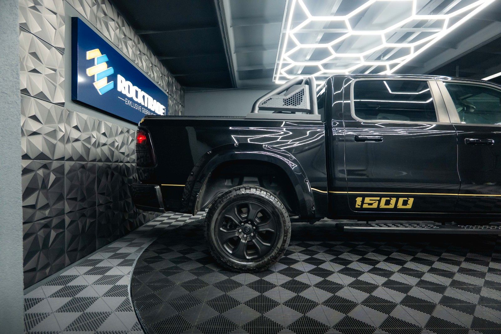 Fahrzeugabbildung Dodge RAM 5.7 V8 HEMI 4x4 OFFROAD NightPaket AXLE LOCK