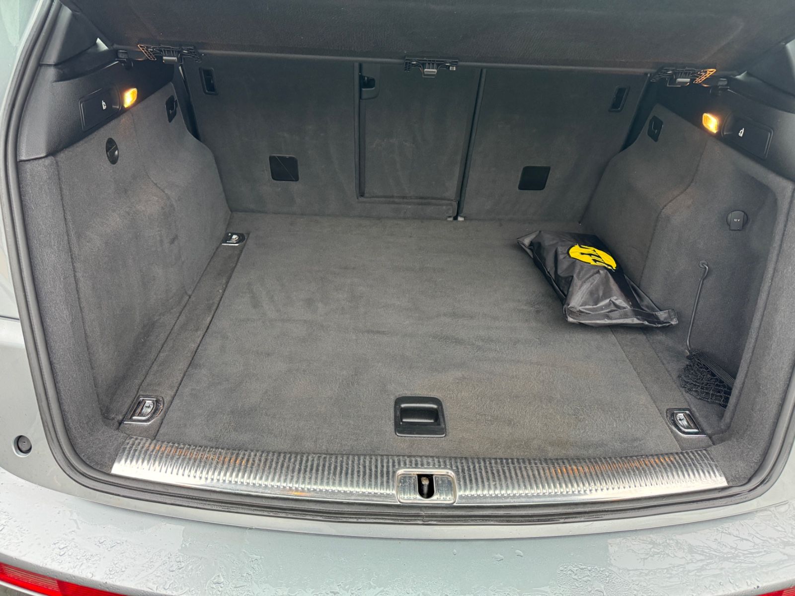 Fahrzeugabbildung Audi Q5 2.0 TDI quattro S Line Leder+Navi+Xenon