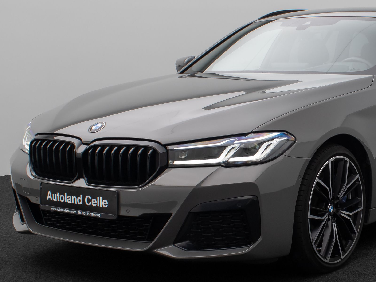 Fahrzeugabbildung BMW 530d xD M Sport Laser Kamera HUD DAB H/K 4xKlima