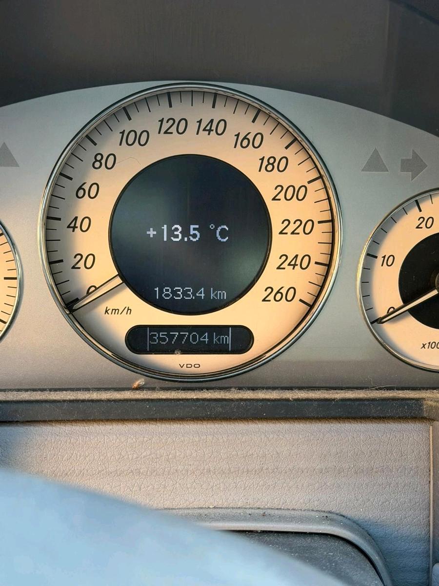 Mercedes-Benz E280 2005 — photo 11