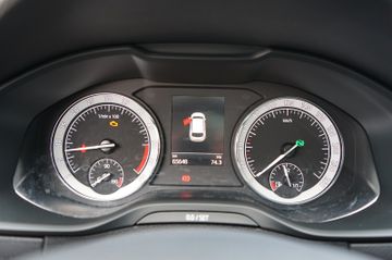 Fahrzeugabbildung SKODA Karoq Style 4x4 2.0 TDI DSG AHK, Navi