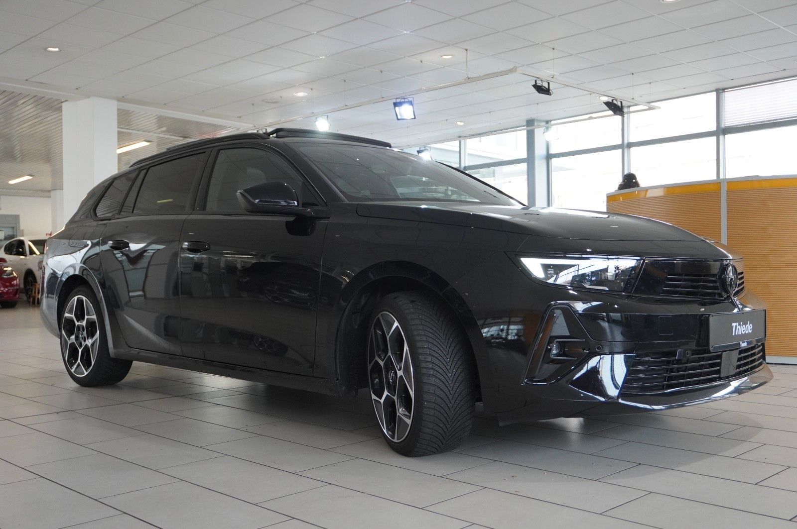 Fahrzeugabbildung Opel Astra L ST 1.2T ULTIMATE NAVI/LED/360°/PANO/DAB+