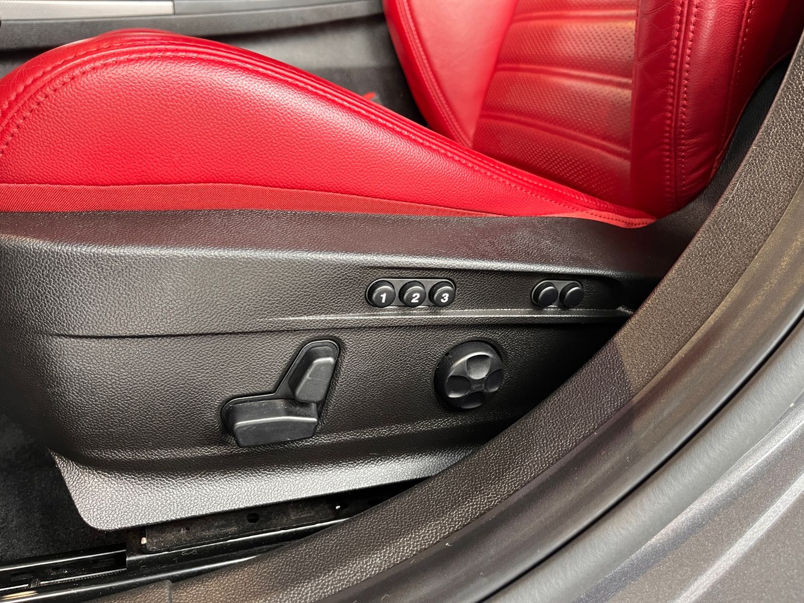 Fahrzeugabbildung Alfa Romeo Giulia Super H/K LEDER XEN NAV ACC RFK ALU