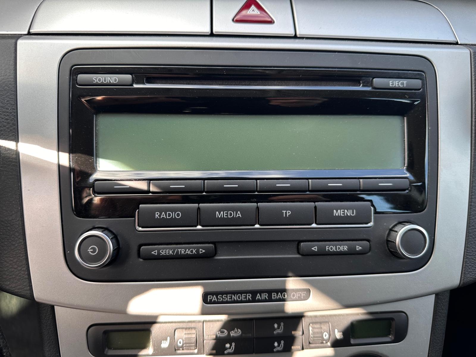Volkswagen Passat 2009 — photo 13